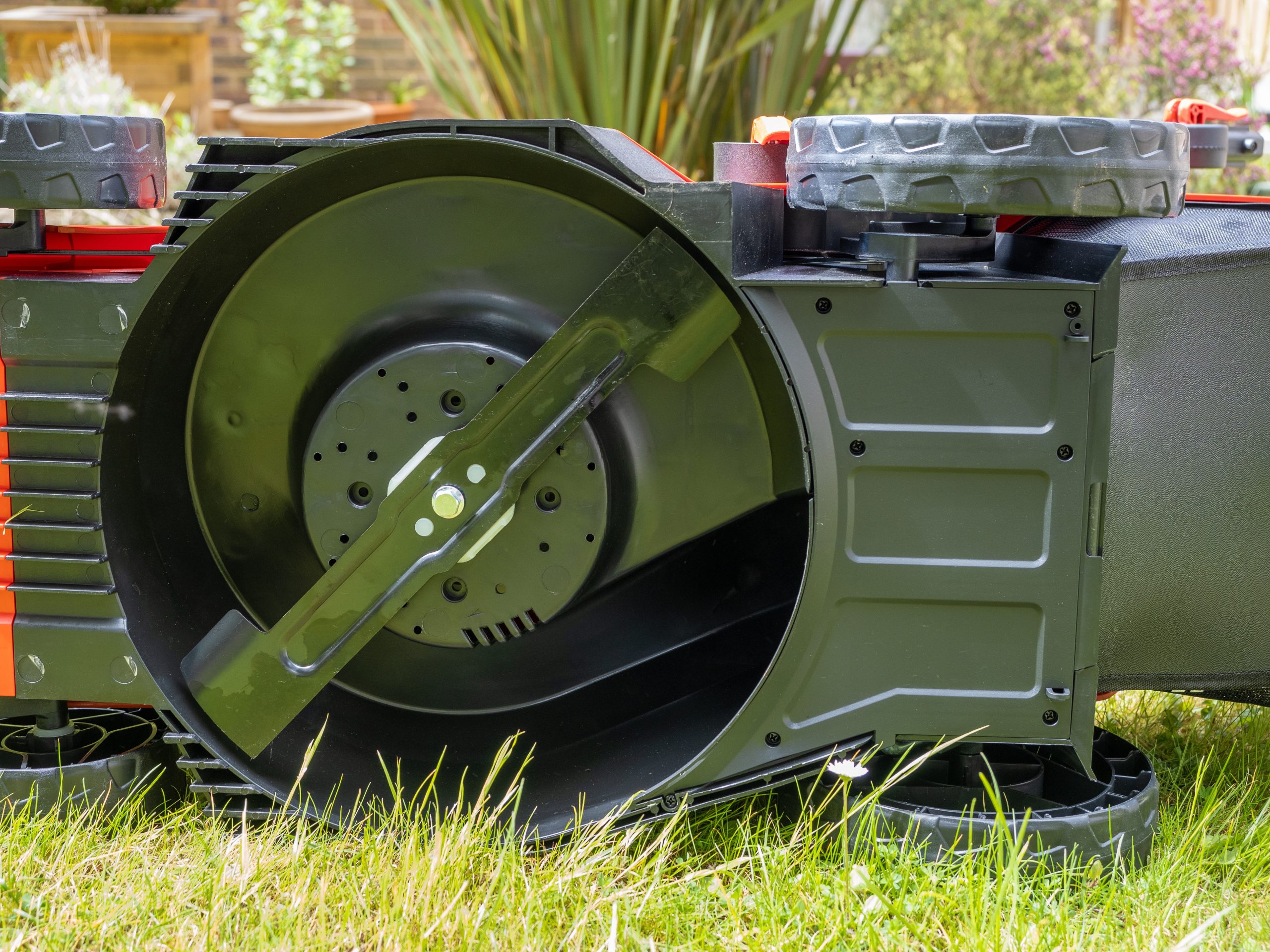 Underside,Of,A,Cordless,Lithium,Ion,Battery,Powered,Lawn,Mower